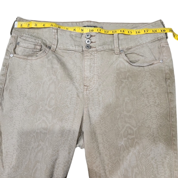 Torrid Animal Snake Print Stretch Jegging Skinny Jeans Super Soft Tan 20R - Picture 6 of 8